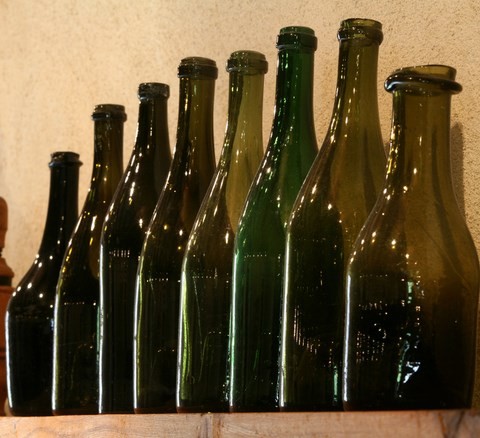 Collection de bouteilles anciennes