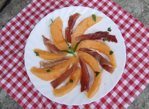 melon au ratafia et jambon de pays